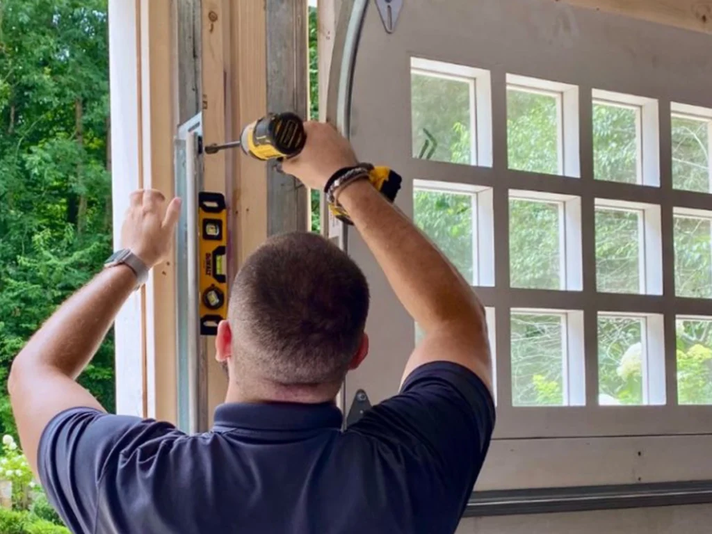 Everlast Garage Doors providing immediate emergency repairs in Franklin TN