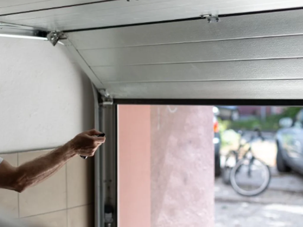 Emergency garage door services in Franklin, TN by Everlast Garage Doors