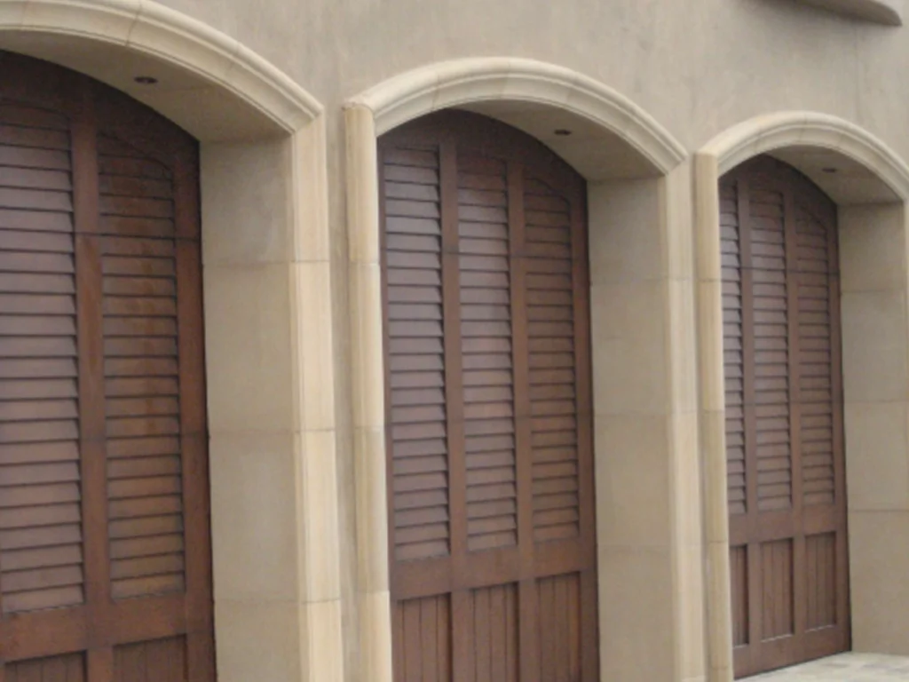 Custom garage door design by Everlast Garage Doors, enhancing a Franklin, TN home
