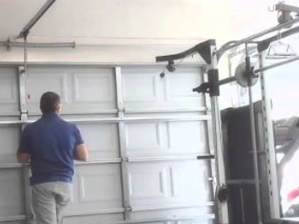Experts at Everlast Garage Doors Share the Signs for New Garage Door Replacement in Franklin, TN