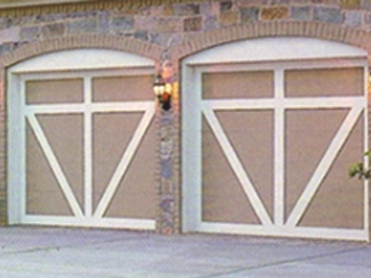 Garage Door Custom Design on a stylish Franklin Tennessee home by Everlast Garage Doors