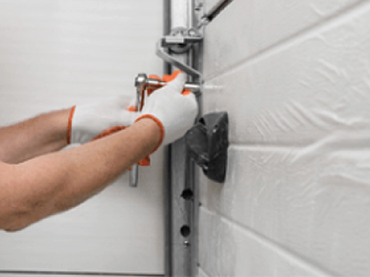 Save money on garage door repairs with expert service from Everlast Garage Doors in Franklin TN