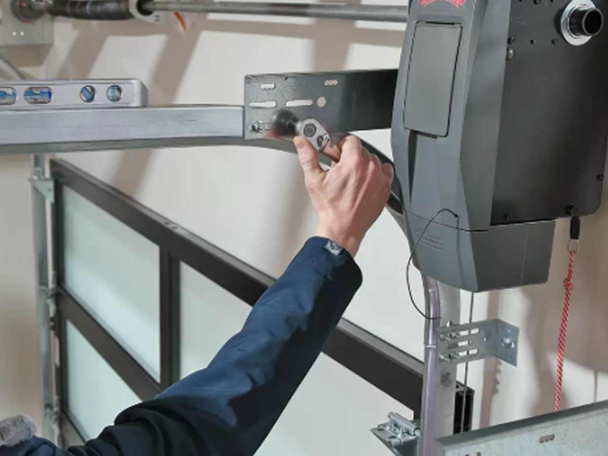 Everlast Garage Doors supports Franklin commercial growth with modern warehouse garage systems