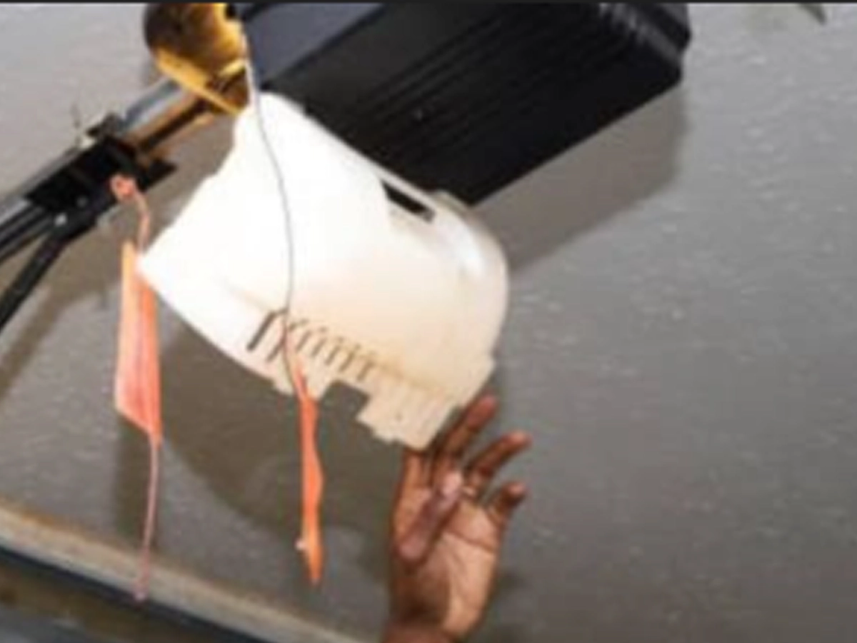 urgent emergency garage door repair expert helping a Franklin homeowner